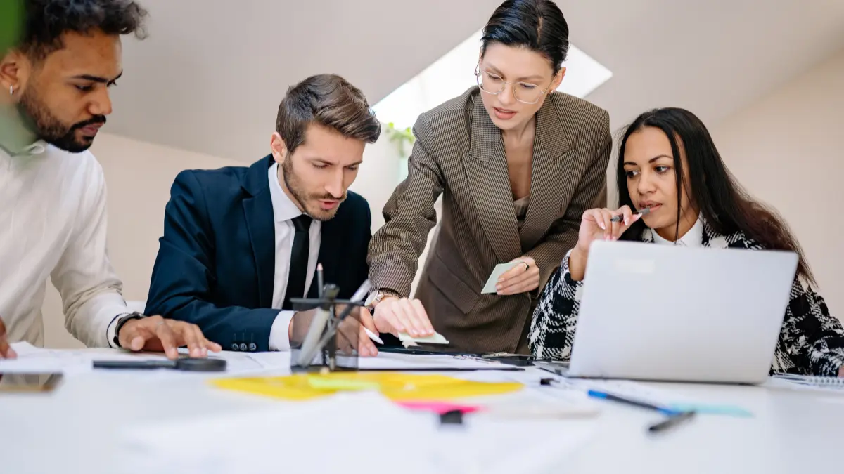 Best Time to Post on LinkedIn UK 2026: Hour-by-Hour Schedule for B2B